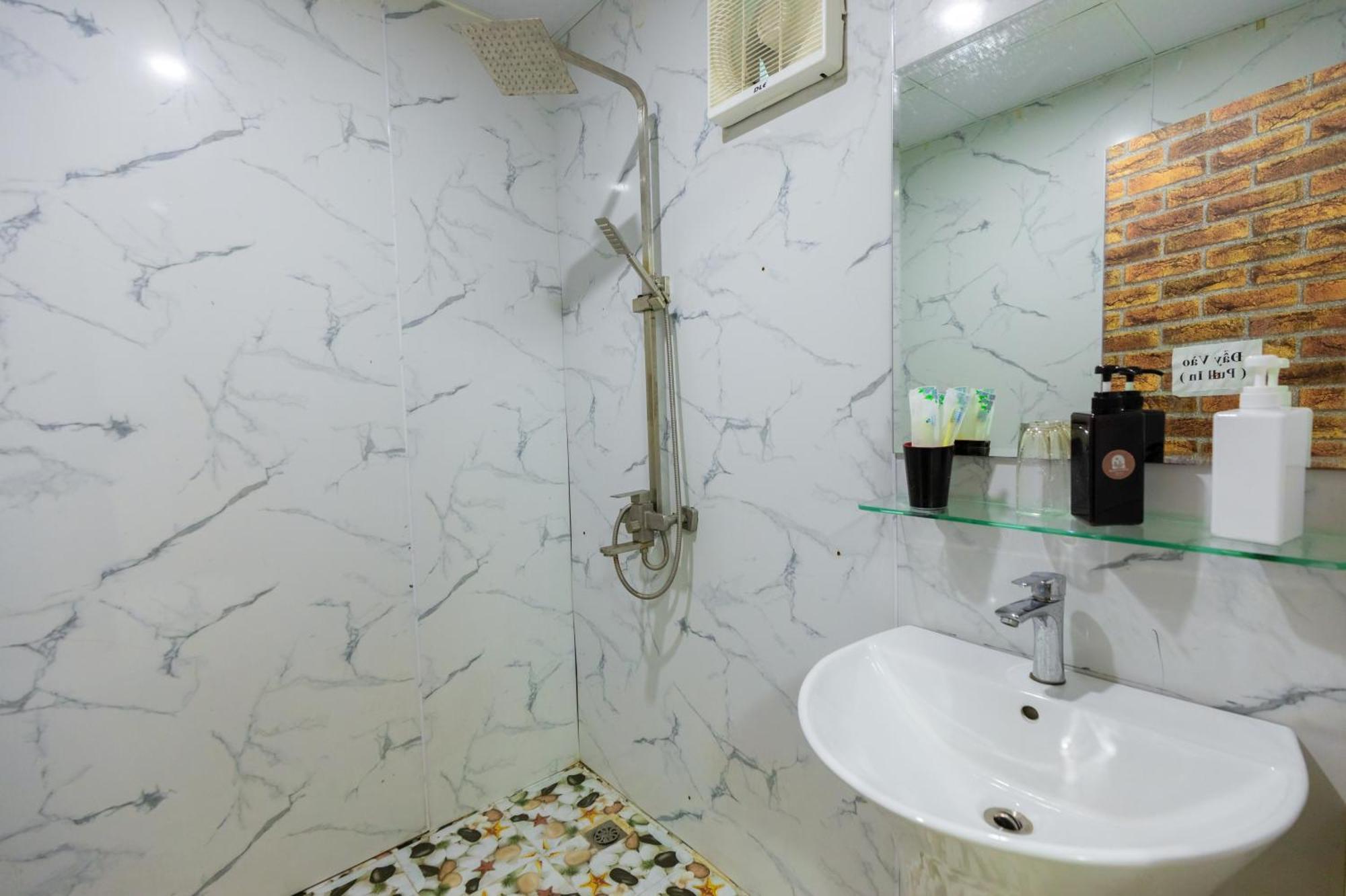 Victor Charlie Hostel Dong Khe Sau Exteriör bild